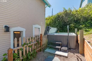 2601 SW Anemone Ave, Lincoln City, OR 97367 - Photo 2