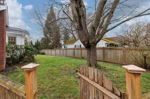 9324 N Burr Ave, Portland, OR 97203 - Photo 24