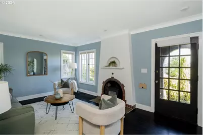 2621 N Sumner St, Portland, OR 97217 - Photo 2