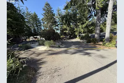 585 Village Pines Ave, Coos Bay, OR 97420 - Photo 20