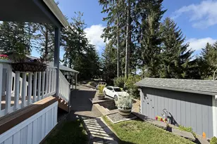 585 Village Pines Ave, Coos Bay, OR 97420 - Photo 38