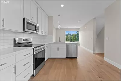 9818 SW 34th Pl, Portland, OR 97219 - Photo 4