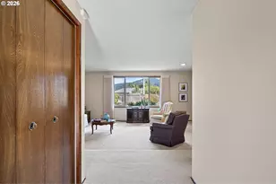 2184 Loch Dr, Springfield, OR 97477 - Photo 8