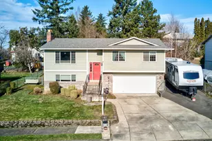 3877 NE 3rd St, Gresham, OR 97030 - Photo 2