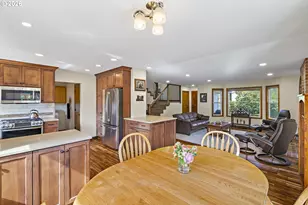 2017 NE Josephine Dr, Hillsboro, OR 97124 - Photo 10