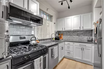 2109 NW Irving St #102, Portland, OR 97210 - Photo 12