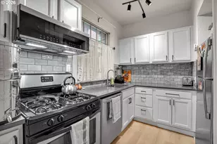 2109 NW Irving St, Portland, OR 97210 - Photo 12