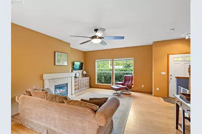 1612 NE Saratoga St, Portland, OR 97211 - Photo 8