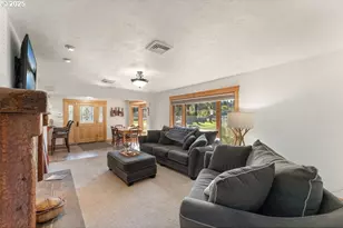 8690 Lookingglass Rd, Roseburg, OR 97471 - Photo 10