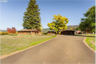 8690 Lookingglass Rd, Roseburg, OR 97471 - Photo 4