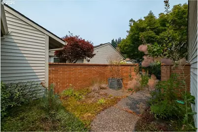 9480 SW Lakeside Dr, Portland, OR 97224 - Photo 4