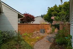 9480 SW Lakeside Dr, Portland, OR 97224 - Photo 4