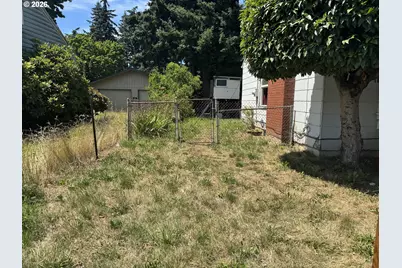 1725 NE 102nd Ave, Portland, OR 97220 - Photo 4