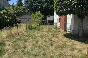 1725 NE 102nd Ave, Portland, OR 97220 - Photo 4