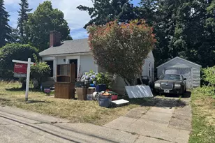 1725 NE 102nd Ave, Portland, OR 97220 - Photo 2