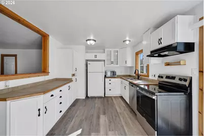 111 Cypress Ave, Garibaldi, OR 97118 - Photo 4