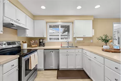 668 NE 21st Ave, Hillsboro, OR 97124 - Photo 12