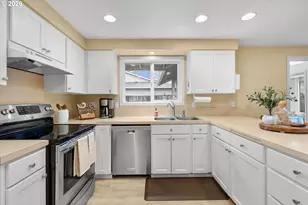 668 NE 21st Ave, Hillsboro, OR 97124 - Photo 12