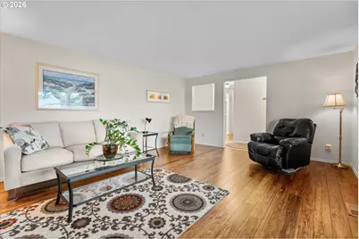 668 NE 21st Ave, Hillsboro, OR 97124 - Photo 4