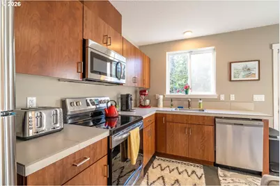 1336 NE Holland St, Portland, OR 97211 - Photo 36