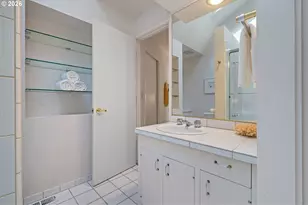 3107 SW Nottingham Dr, Portland, OR 97201 - Photo 32