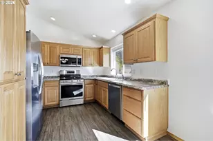 330 NE Fircrest Pl, McMinnville, OR 97128 - Photo 14