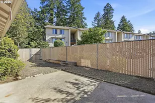 330 NE Fircrest Pl, McMinnville, OR 97128 - Photo 28