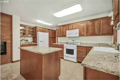 9819 SE 36th Ave, Milwaukie, OR 97222 - Photo 6