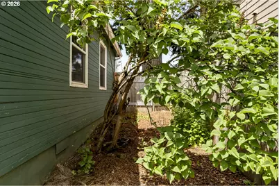 11602 SE Main St, Portland, OR 97216 - Photo 46