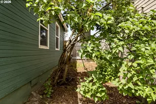 11602 SE Main St, Portland, OR 97216 - Photo 46
