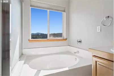 15330 SE Ogden Dr, Portland, OR 97236 - Photo 20