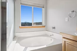 15330 SE Ogden Dr, Portland, OR 97236 - Photo 20