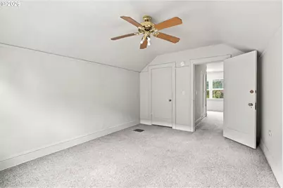 4833 N Commercial Ave, Portland, OR 97217 - Photo 32