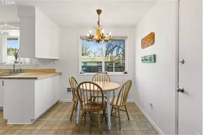 759 SE Elm St, Dundee, OR 97115 - Photo 8
