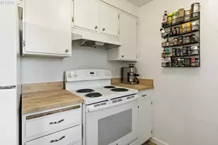 759 SE Elm St, Dundee, OR 97115 - Photo 12