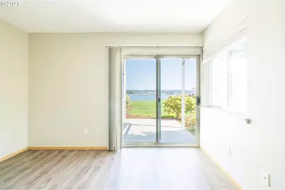 125 N Hayden Bay Dr, Portland, OR 97217 - Photo 14