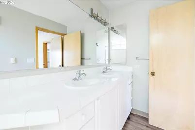 125 N Hayden Bay Dr, Portland, OR 97217 - Photo 22