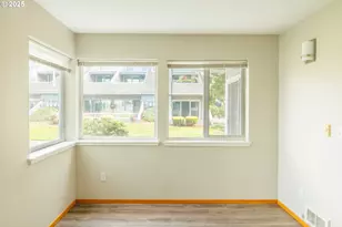 125 N Hayden Bay Dr, Portland, OR 97217 - Photo 8