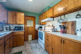 1789 14th St, North Bend, OR 97459 - Photo 16
