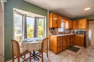 1789 14th St, North Bend, OR 97459 - Photo 14