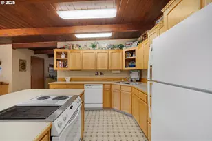 1064 S Front St, Rockaway Beach, OR 97136 - Photo 10