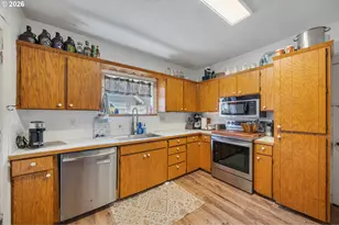 2410 3rd St, Tillamook, OR 97141 - Photo 6