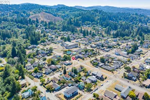 343 N Elliott St, Coquille, OR 97423 - Photo 10