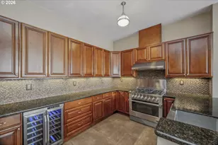 821 NW 11th Ave, Portland, OR 97209 - Photo 16