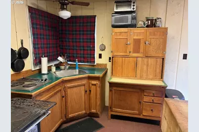 22745 Highway 58, Crescent Lake, OR 97733 - Photo 4
