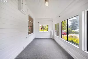 1024 S 5th St, Coos Bay, OR 97420 - Photo 4