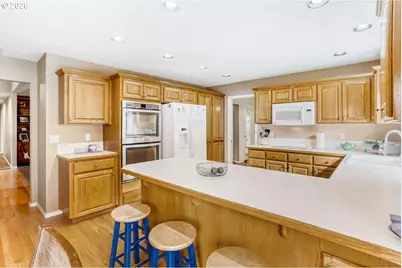 616 NW Pacific Grove Dr, Beaverton, OR 97006 - Photo 10