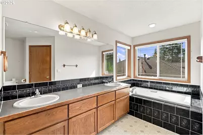 2880 SW Burlingame Ave, Troutdale, OR 97060 - Photo 24