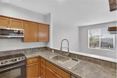 17257 SW Berkeley Ln, Beaverton, OR 97003 - Photo 6