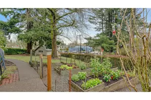 2525 SW Hume Ct, Portland, OR 97219 - Photo 30